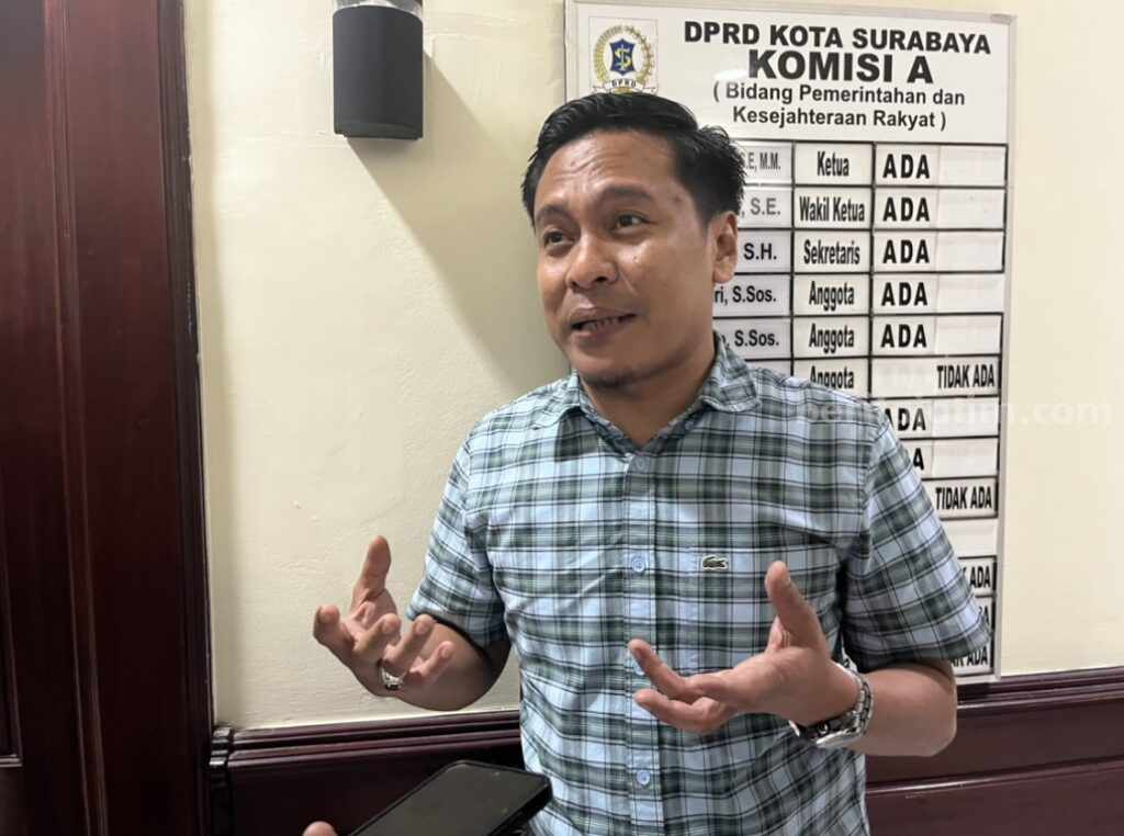 Ketua Komisi A DPRD Surabaya, Arif Fathoni.[foto/ademasrio].