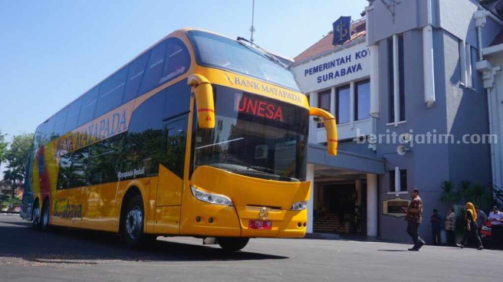Salah satu unit bus Bank Mayapada yang dihibahkan ke Pemkot Surabaya pada tahun 2018 lalu. [dok.Humas]