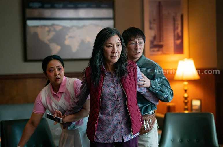 Cuplikan film ‘Everything Everywhere All at Once’. (Sumber foto: IMDb.com)