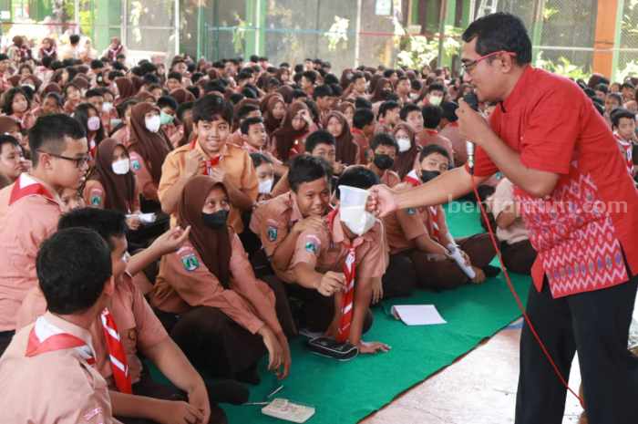 SMPN 1 Kota Kediri Ajak Siswanya Manfaatkan Sampah Dengan Inovasi PRLH Pada Peringatan Hari Tunas Kelapa