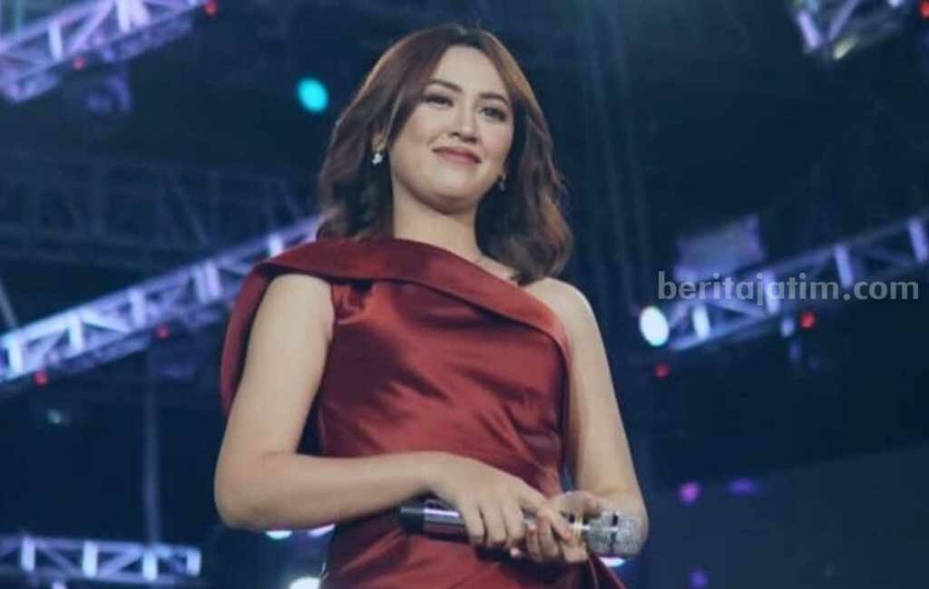 Salah satu foto Happy Asmara saat manggung. (Sumber foto: Instagram/@happy_asmara77)