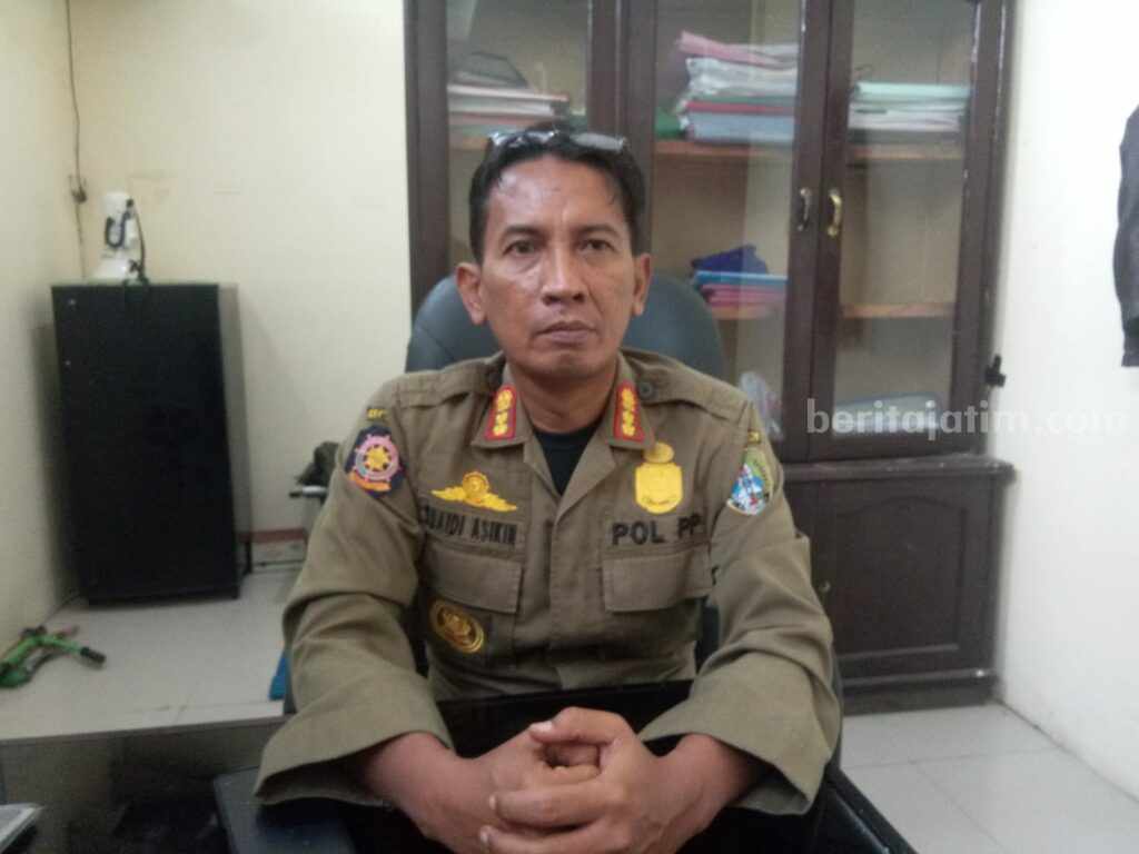 Prostitusi Sampang, Duh.. PSK Rata-rata Remaja Kepala Bidang (Kabid) Trantibum linmas Satpol PP Sampang, Suaidi Asykin (Foto: Zamachsari/beritajatim.com)