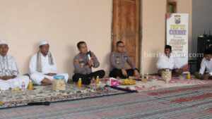 Kades di Sumenep ‘Curhat’ Kapolres Maraknya Debt Collector Rampas Motor Kapolres Sumenep, AKBP Edo Satya Kentriko saat 'Jumat Curhat'.