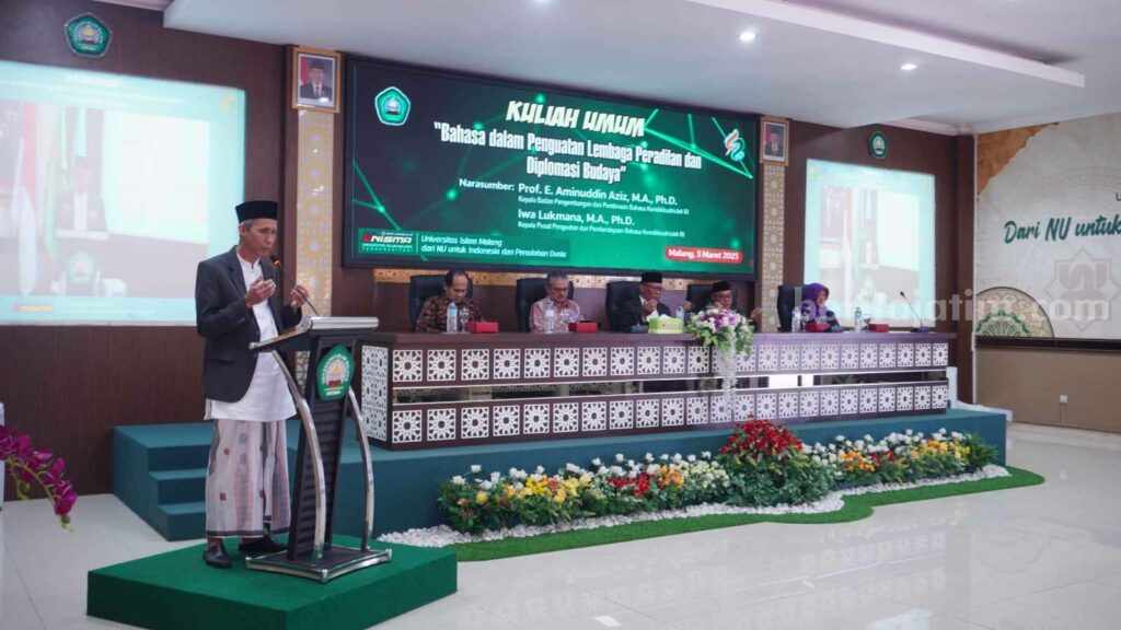 Rektor Unisma memberi sambutan saat acara kuliah umum (Foto: Afnani/beritajatim.com)