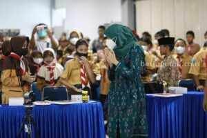 Bunda Fey dalam acara Deklarasi Pencegahan Kekerasan Anak di Satuan Pendidikan Kota Kediri