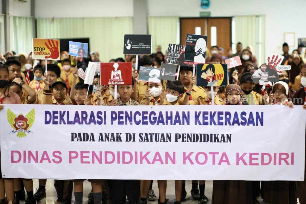 Bunda Fey dalam acara Deklarasi Pencegahan Kekerasan Anak di Satuan Pendidikan Kota Kediri