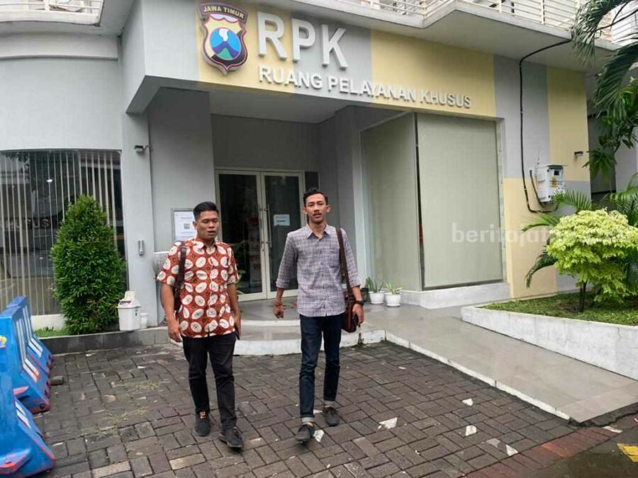 Polrestabes Surabaya Periksa Ibu Korban, Buntut Kekerasan di Shelter Anak Gayungan Sulkhan Alif usai mendampingi pemeriksaan.