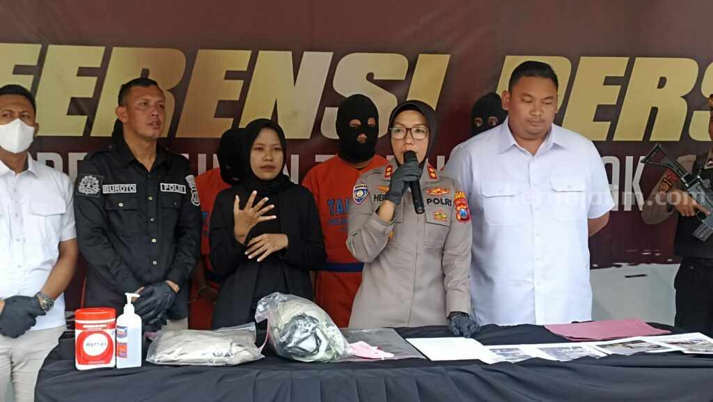 AKBP Herlina saat rilis di Polres Perak Surabaya