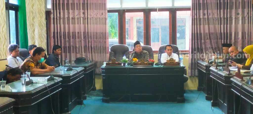 Alih Fungsi Pesisir Gersik Putih Sumenep, Warga Tak Setuju Gema Aksi audiensi Komisi II DPRD Sumenep tentang pembangunan tambak garam