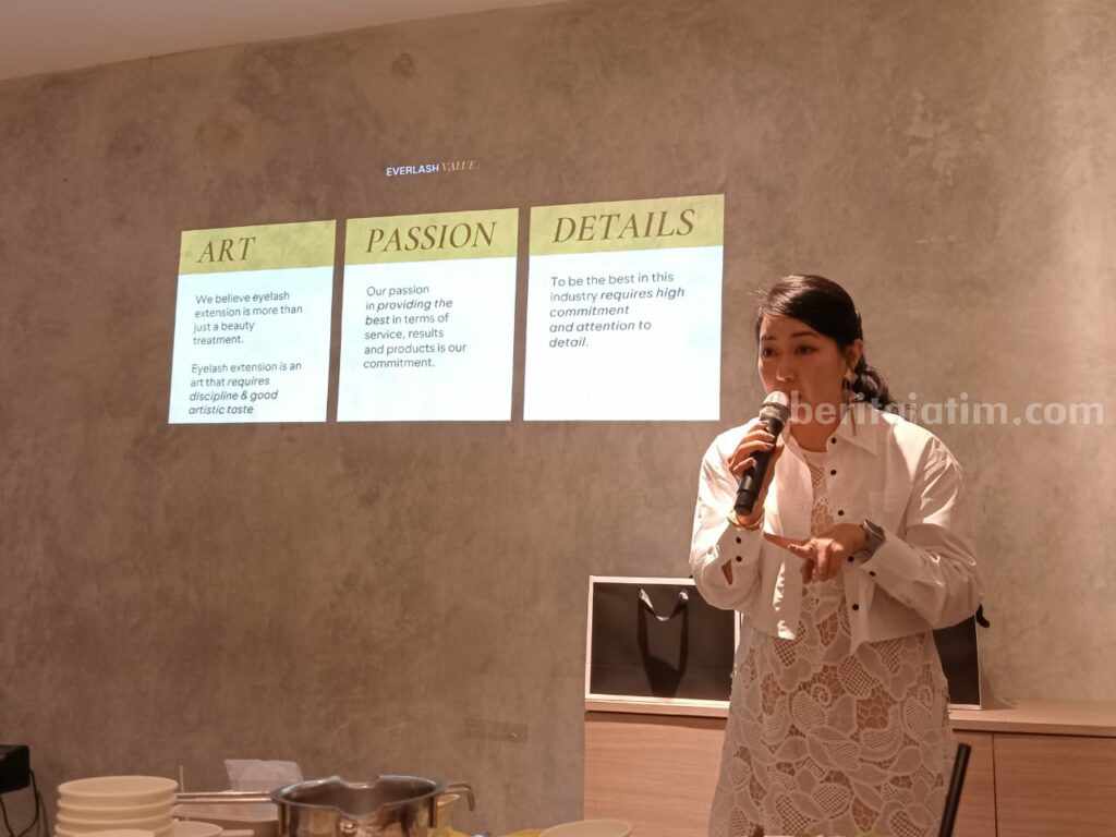 Yuliana Nyoto memaparkan treatment-treatment unggulan dari Everlash