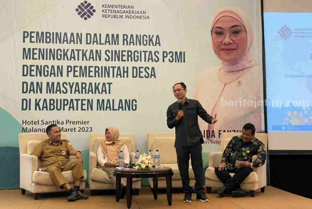 Cak Udin Dorong P3MI dan Pemdes Bersinergi Bina TKI Cak Udin saat menjadi narasumber pada acara pembinaan untuk meningkatkan sinergitas Pemdes dengan P3MI dan masyarakat di Malang (Foto: Istimewa)