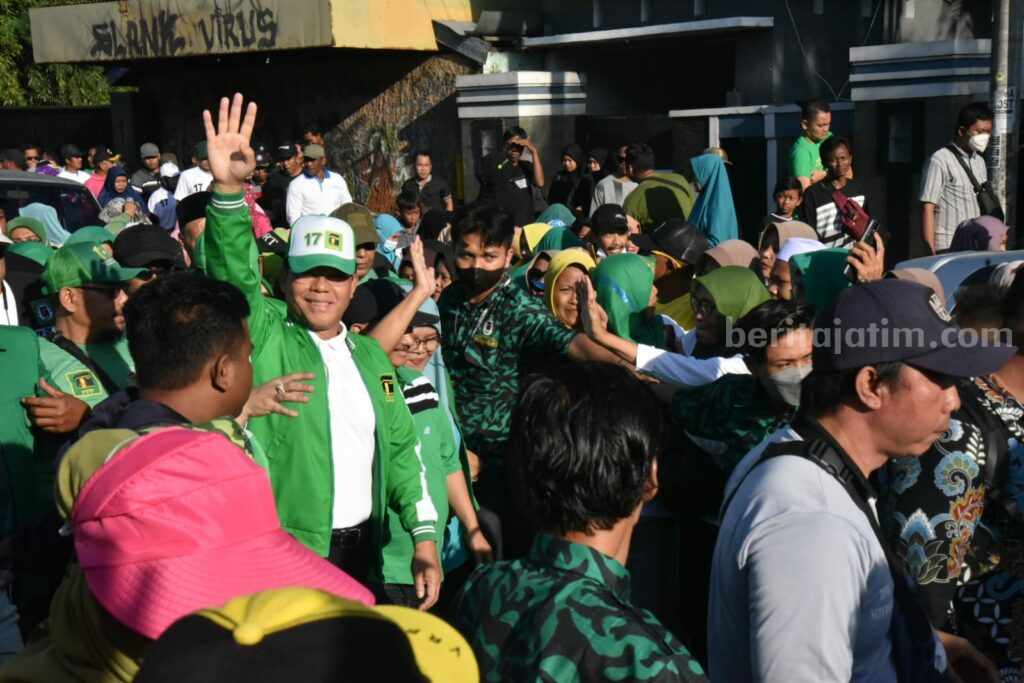 Plt Ketum PPP Mardiono Safari Politik di Jatim, Targetkan Kursi Meningkat Plt Ketum PPP Mardiono saat menyapa kader PPP dan masyarakat Situbondo