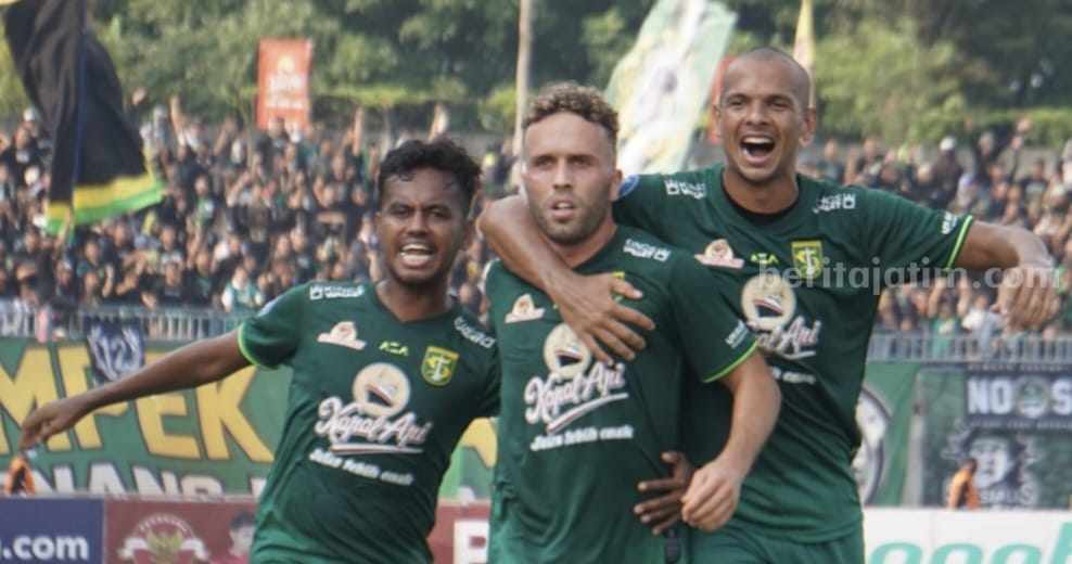 Zee Valente Pemain Asing yang Dibutuhkan Persebaya Zee Valente bersama rekan satu timnya di Persebaya. (beritajatim.com/way)