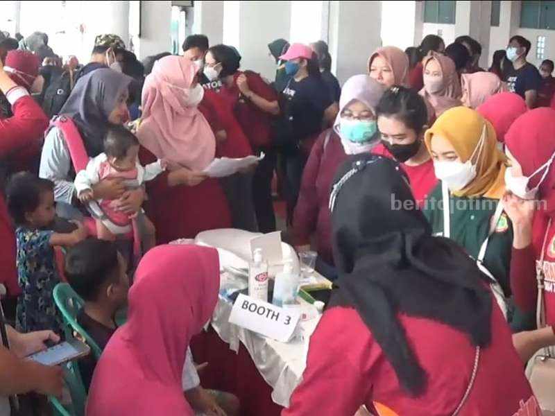 PPNI Surabaya Kerahkan 1.500 Perawat Atasi Stunting Tim perawat DPD PPNI Kota Surabaya melakukan pemeriksaan balita dan remaja putri hingga ibu hamil