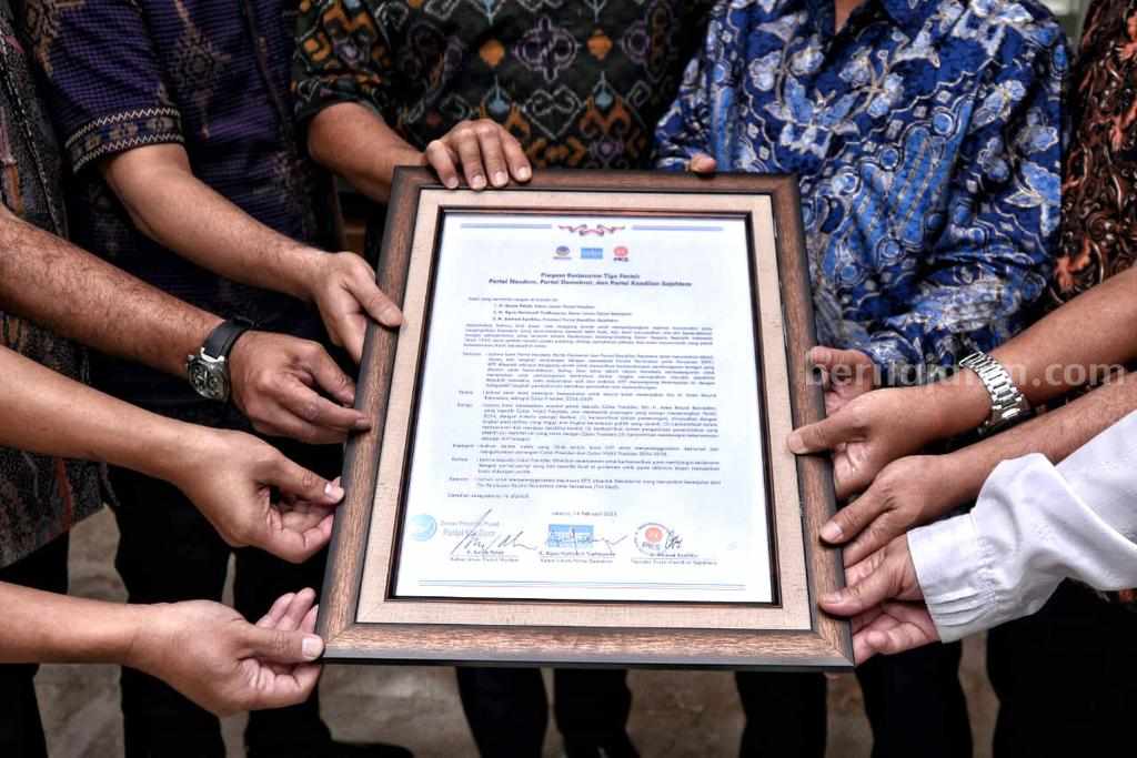 Bulat Dukung Anies Baswedan, NasDem-Demokrat-PKS Tandatangani Piagam Kerja Sama Piagam Kerja Sama Tiga Parpol Koalisi Perubahan