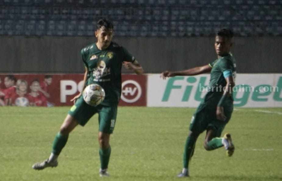 Penampilan George Brown saat melawan Persikabo 1973.(way)