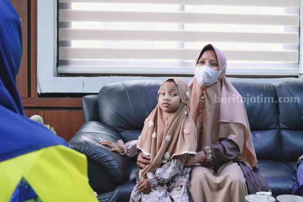 Hafiz cilik asal Desa Randuboto, Kecamatan Sidayu, Kabupaten Gresik, Afreda Kharisma Azzahra atau akrab dipanggil Risma.