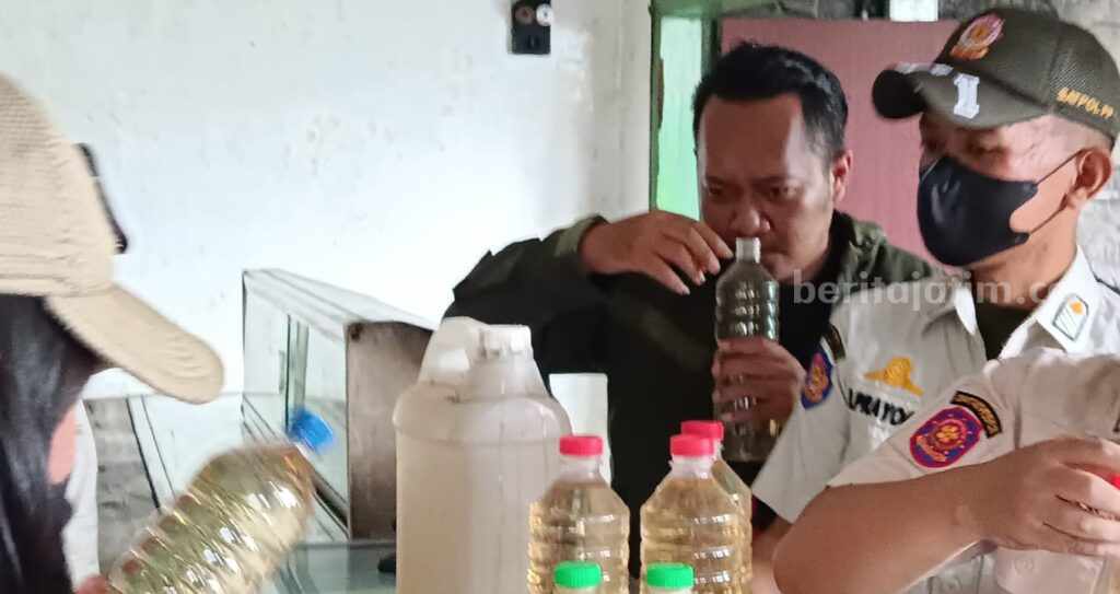 Penjual Miras Oplosan Digrebek Satpol PP Kota Malang