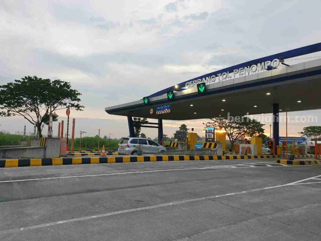 Exit Gerbang Tol Penompo di Desa Penompo, Kecamatan Jetis, Kabupaten Mojokerto. [Foto : ist]