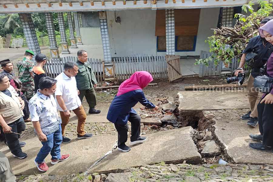 Pergerakan Tanah di Sawoo Ponorogo Tak Signifikan Gubernur Khofifah