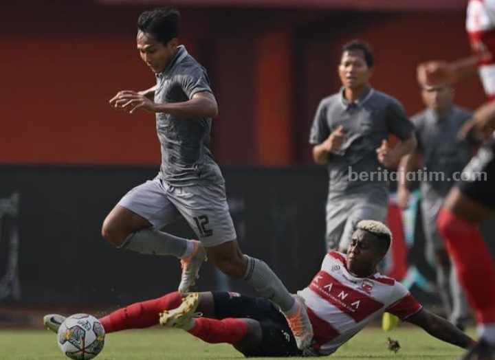 Suasana pertandingan Madura United versus Borneo FC, pada lanjutan Liga 1 di Stadion Gelora Madura Rato Pamelingan Pamekasan, Jum'at (3/3/2023). [Gambar: IG Borneo FC]