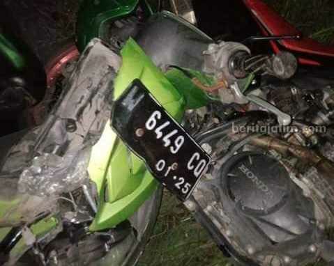 Sepeda motor Yamaha Mio yang dikendarai korban ringsek usai terlindas truk trailer