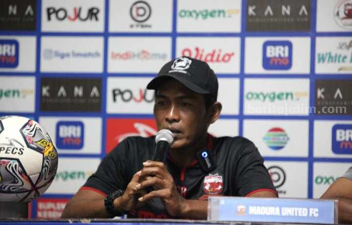 Madura United Punya Modal Bagus saat Jamu PSS Sleman Asisten Pelatih Madura United FC, Rakhmad Basuki saat konferensi pers menjelang laga kontra PSS Sleman di Pamekasan, Jum'at (10/11/2023).