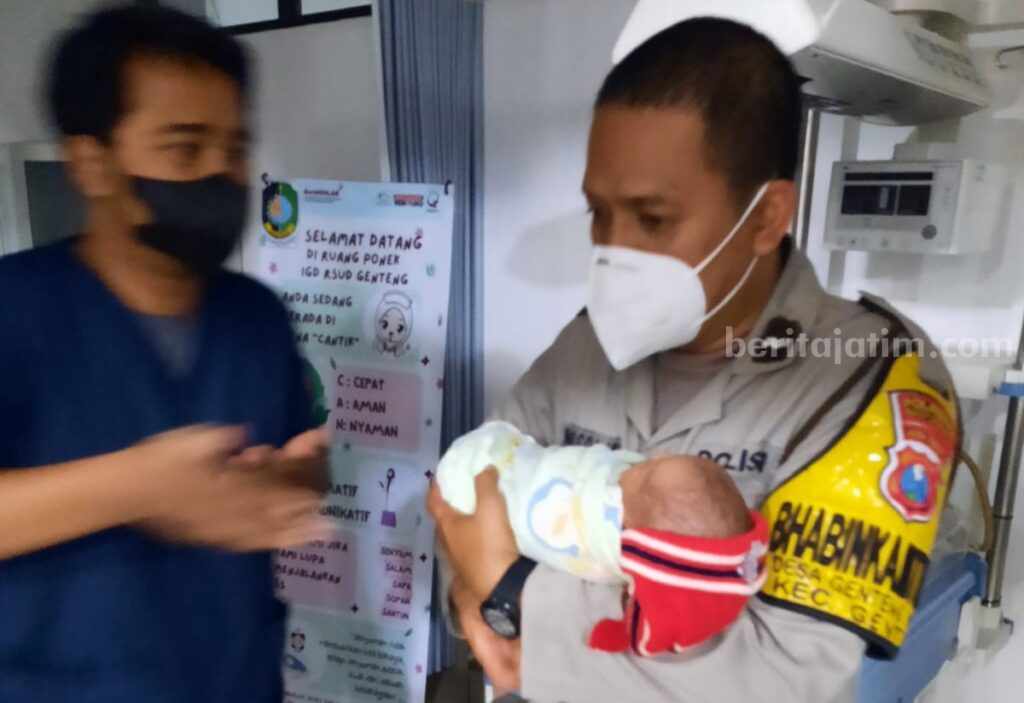 Bayi Laki-laki Menangis di Depan Rumah Warga di Genteng Banyuwangi