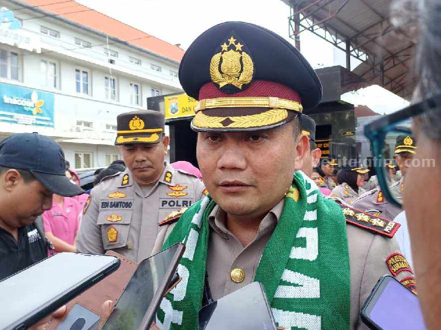 Kombes Pol Pasma Royce Resmi Jabat Polrestabes Surabaya Kombes Pol Pasma Royce saat diwawancarai