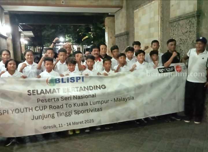 Pemain hasil talent scouting turnamen U-12 dan U-15 yang digelar Blispi berpose sebelum berangkat ke Kualalumpur Malaysia