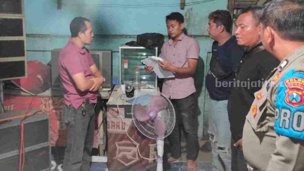 Kapolsek Jatirejo, AKP Sulianto memimpin langsung Operasi Pekat Semeru 2023 di wilayah hukum Polsek Jatirejo. [Foto : ist]
