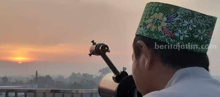 Marhaban Ya Ramadhan; Selamat Berpuasa Suasana Rukyatul Hilal di Observatorium Jokotole IAIN Madura, Jl Raya Panglegur KM 4 Tlanakan, Pamekasan, Rabu (22/3/2023).