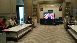 Keluarga korban Tragedi Kanjuruhan bertemu Kapolres Malang AKBP Putu Kholis Aryana, Jumat (24/3/2023) sore