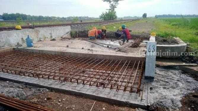 Track Baru KA Dipasang, Jalur Bypass Mojokerto Ditutup Total Kereta Api