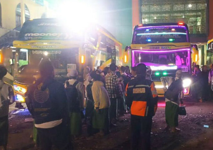 Dinas Perhubungan (Dishub) Kabupaten Gresik menyediakan 10 armada bus gratis bagi masyarakat.