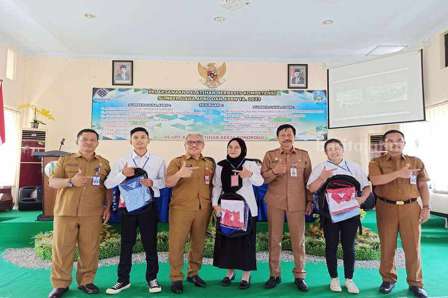 Ratusan Orang Ikuti Pelatihan Berbasis Kompetensi di BLK Ponorogo Pelatihan berbasis kompetensi ini dilakukan untuk menyongsong 2023 yang merupakan tahun kebangkitan pasca pandemi Covid-19. (Foto/Endra Dwiono/Beritajatim.com)