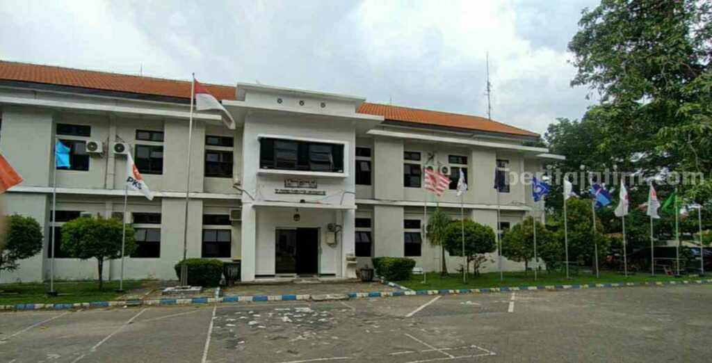 Suasana depan kantor KPU Kabupaten Pasuruan.