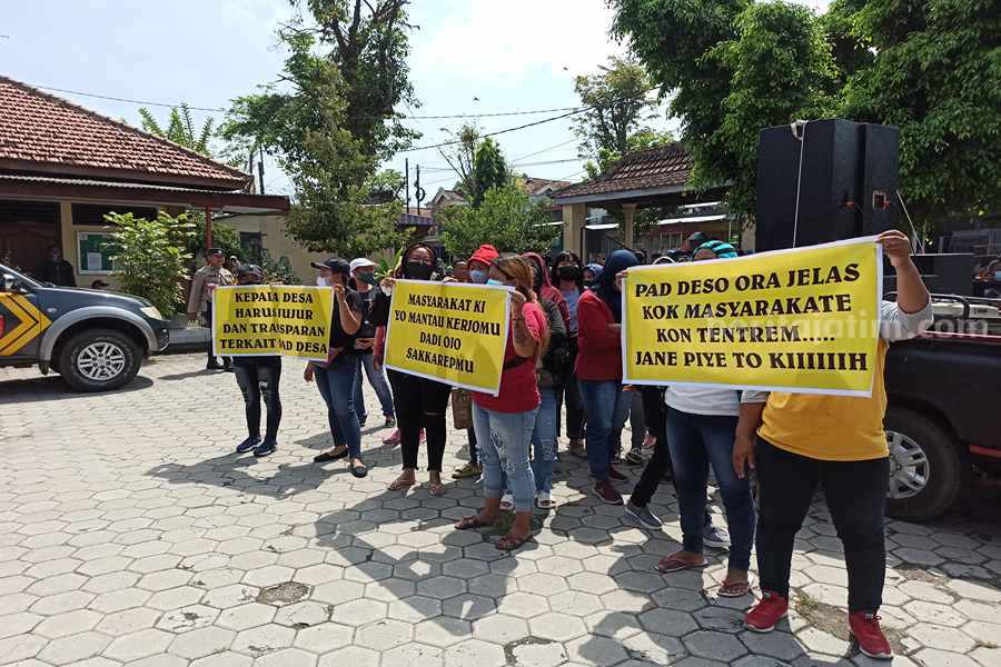 Pemilik Warung Pasar Janti Ponorogo Demo Tuntut Transparansi demo pemilik warung pasar ponorogo