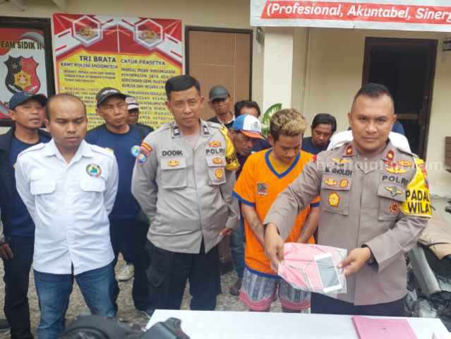 Kapolsek Sukolilo, Kompol M Sholeh saat merilis MNC di halaman Polsek, (Foto/Anggadia)