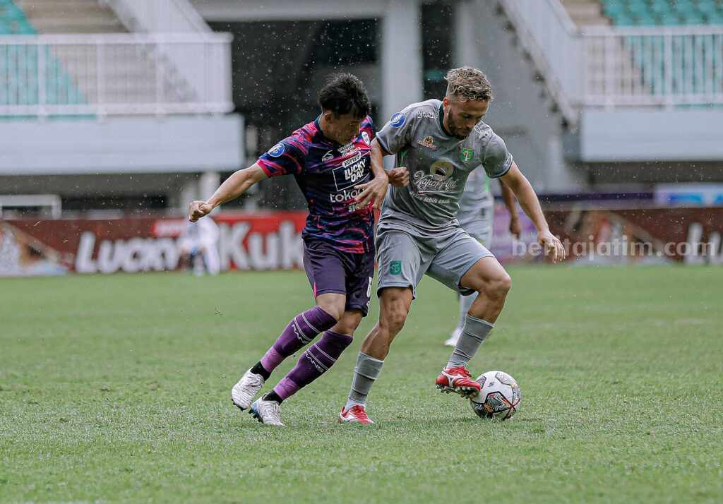Ze Valente akan diandalkan Persebaya untuk mendobrak pertahanan Persikabo. (Foto: Persebaya.id)