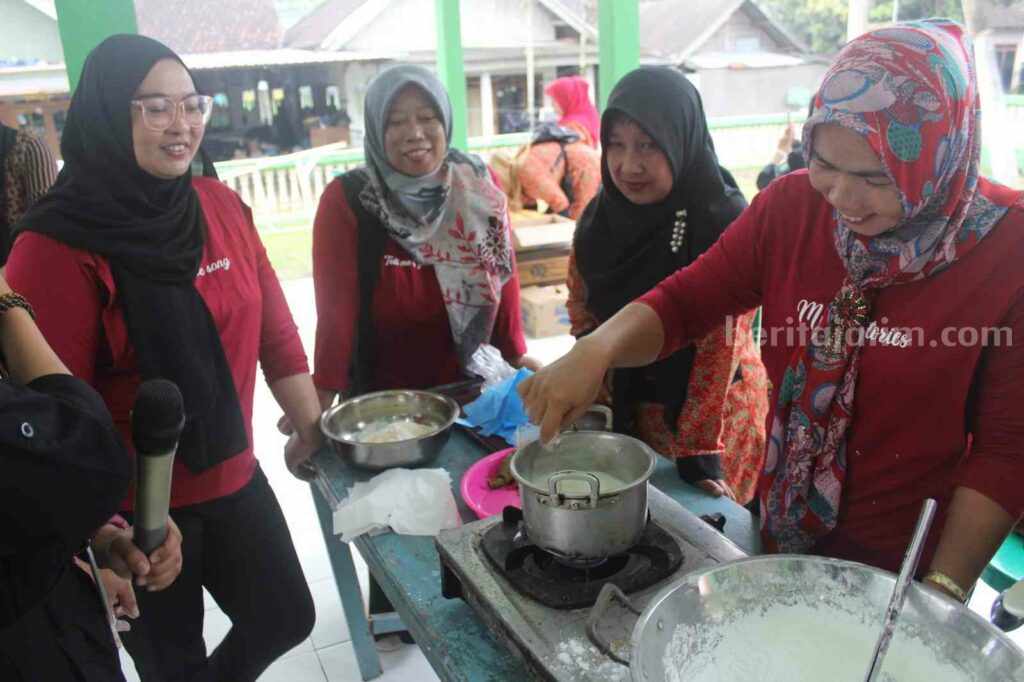 Lewat Program PHP, Mahasiswa Kesos UMM Berdayakan Janda Janda di Desa Pandansari yang diberdayakan mahasiswa Kesos UMM (Foto: Istimewa)