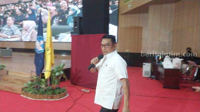 Kuliah Umum di Unej, Moeldoko Bernyanyi ‘Menunggu Kamu’