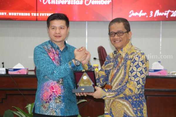 Unej Tawarkan Beasiswa S2 untuk Mahasiswa Thailand Asal Narathiwat foto beritajatim.com