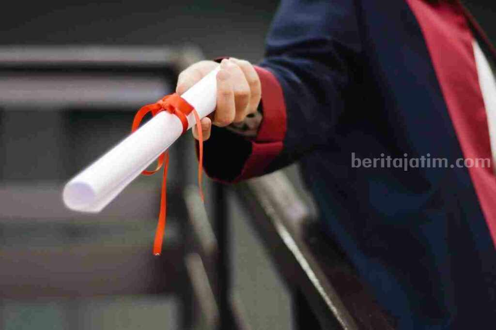 20 Provinsi dengan Siswa Terbanyak yang Lolos Seleksi Masuk PTN SNBP 2023, Jatim Unggul Nomor Wahid Ilustrasi siswa yang berprestasi, sebagai syarat pendaftaran SNBP 2023 (sumber: pexels)