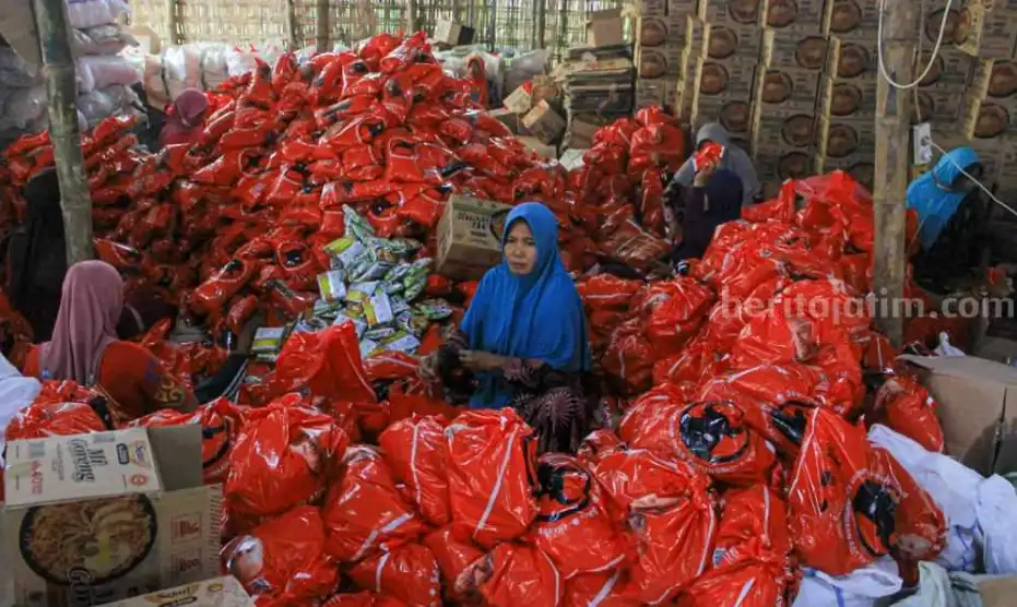 Said Abdullah Bagikan 175 Ribu Paket Sembako ke Madura Sembako PDIP