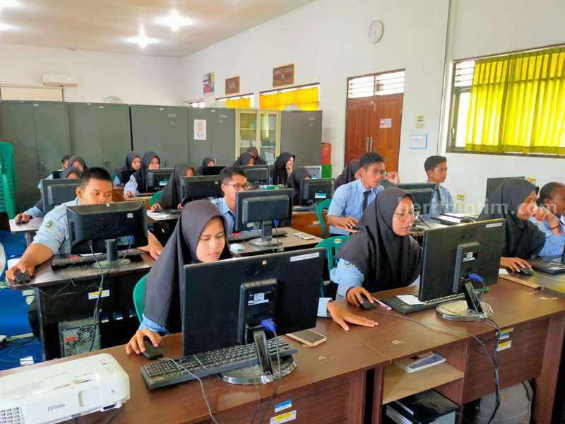 Suasana proses belajar mengajar di SMK Winongan, Kabupaten Pasuruan