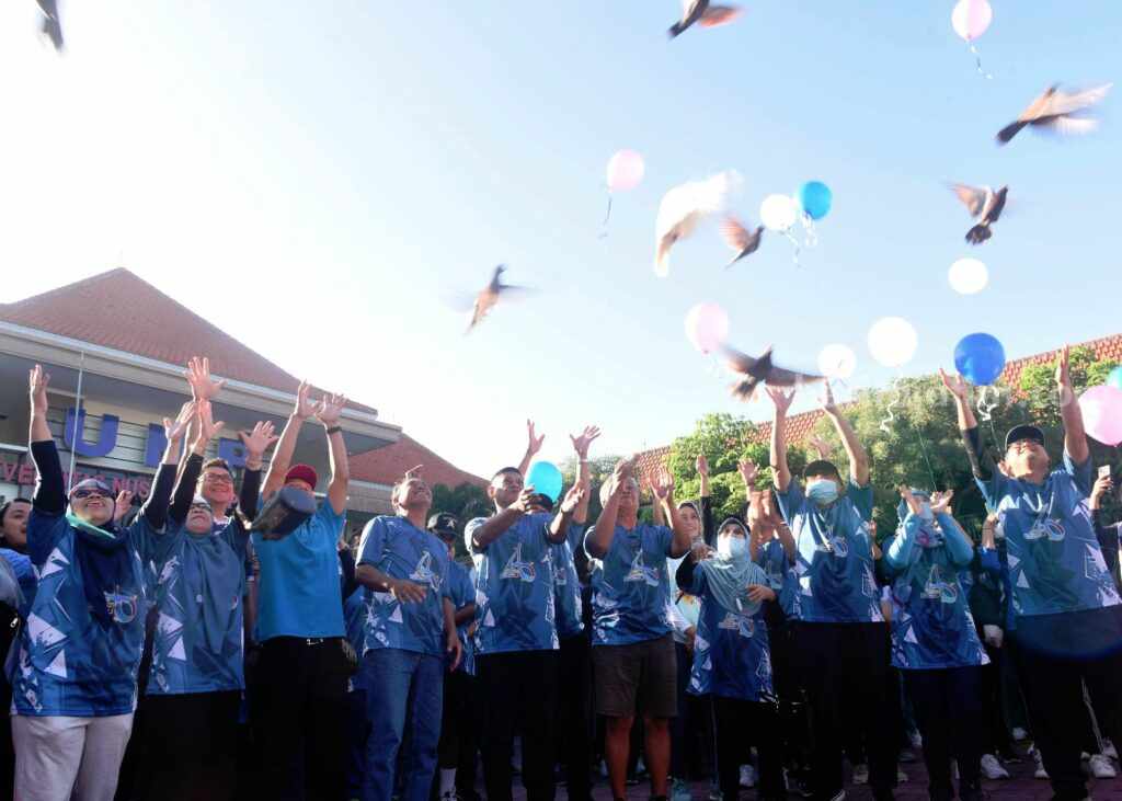 Jalan Sehat Bareng Mas Abu, Jumat (10/3/2023), di Kampus I Universitas Nusantara PGRI Kediri.