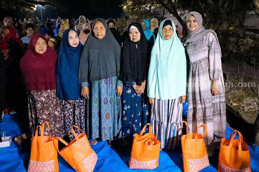 Bunda Fey hadiri pengajian megengan di Kediri