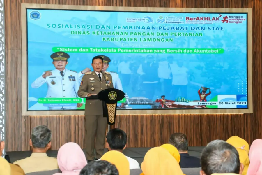 Bupati Lamongan Yuhronur Efendi