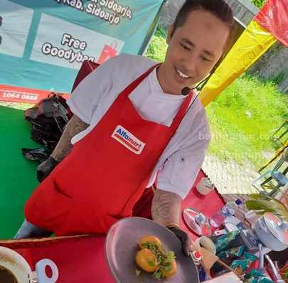 Chef Fiki Dwi Cahyono (Master Chef Season 5) tunjukkan hasil demo masaknya